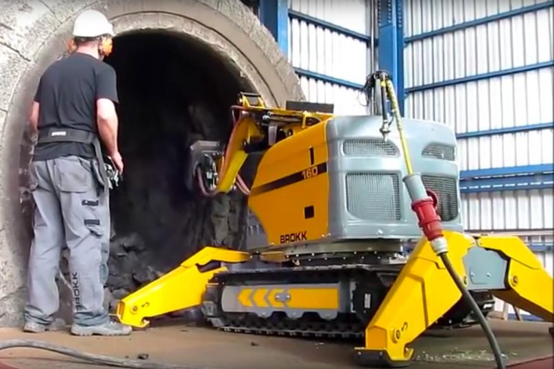 Демонтажный робот Brokk 170.