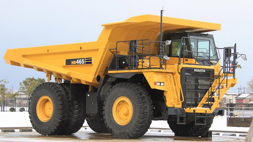 Карьерный самосвал Komatsu 465