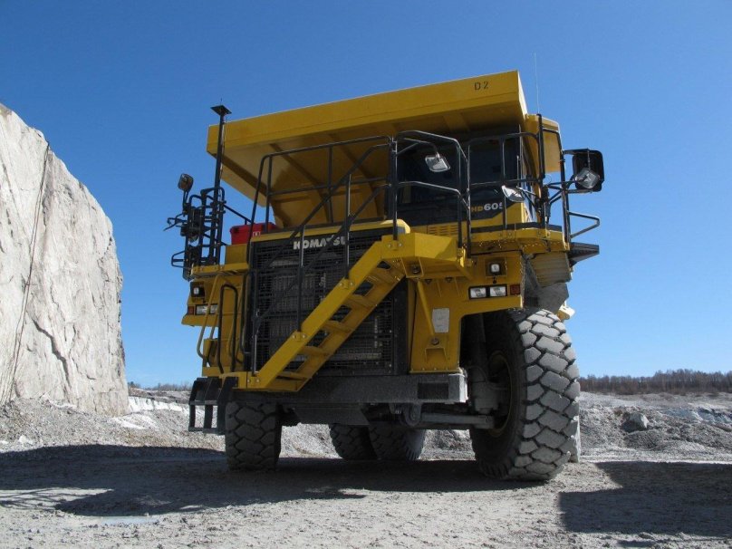 Карьерный самосвал Комацу 90 тонн