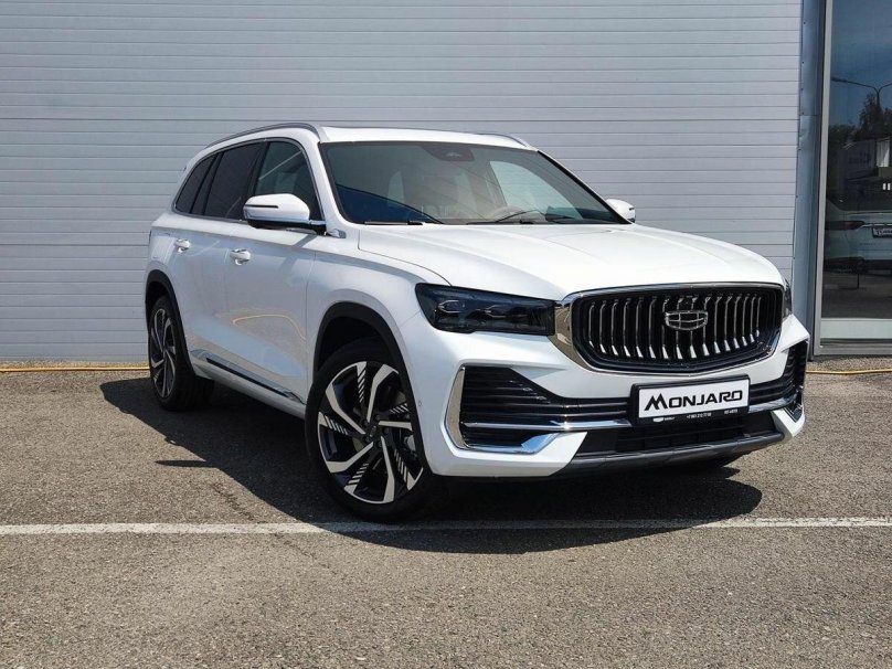 Geely Monjaro белый