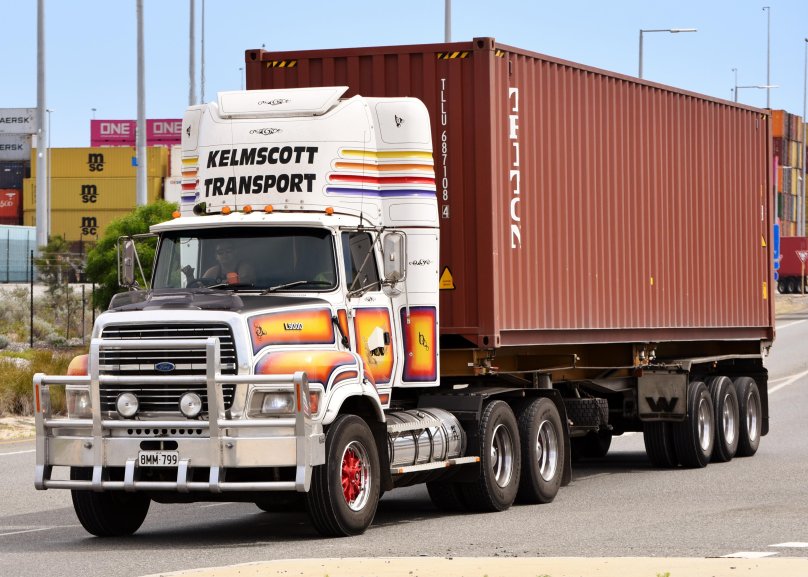 Грузовики Ford l9000