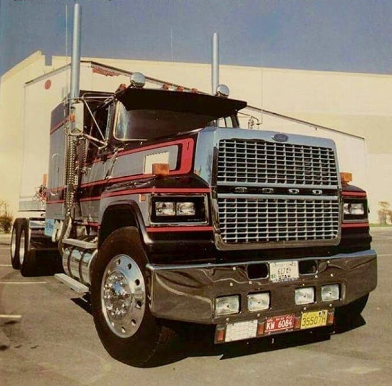 Ford LTL 9000 Truck