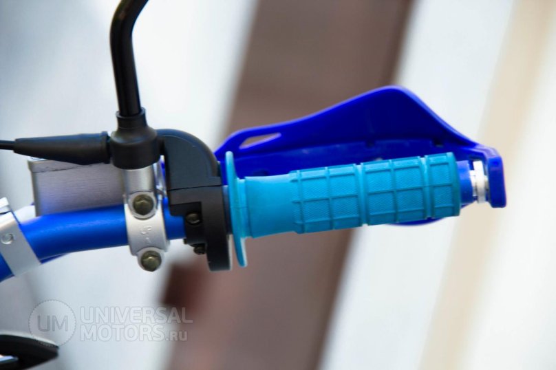 Roliz Sport 008 крепление пластика