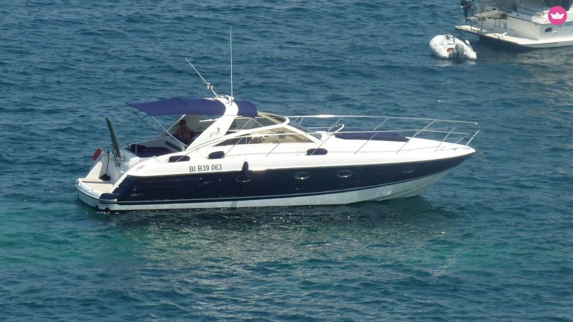 Яхта принцесса v40