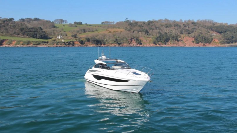 Яхта Princess v40