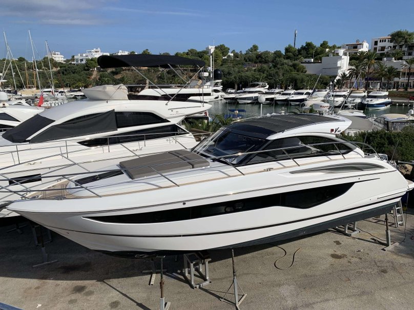 Яхта принцесса v40