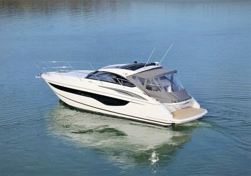 ￼ катер Princess 330