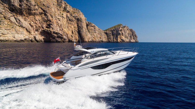 Яхта Princess v40