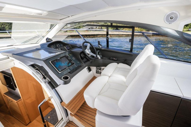 Яхта принцесса v50