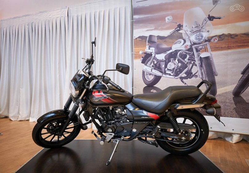 Баджадж Эвенджер 220