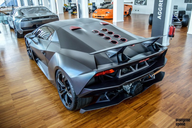 V10 Lamborghini