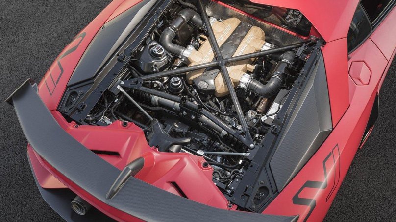 Lamborghini Aventador v12