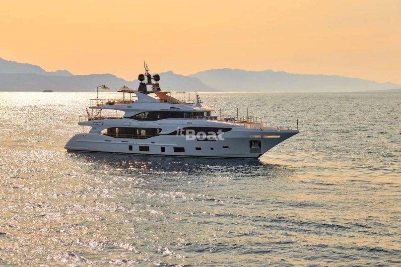 Absolute Navetta 62