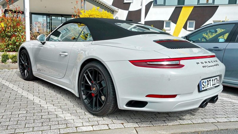 Porsche 911 Carrera GTS Cabriolet