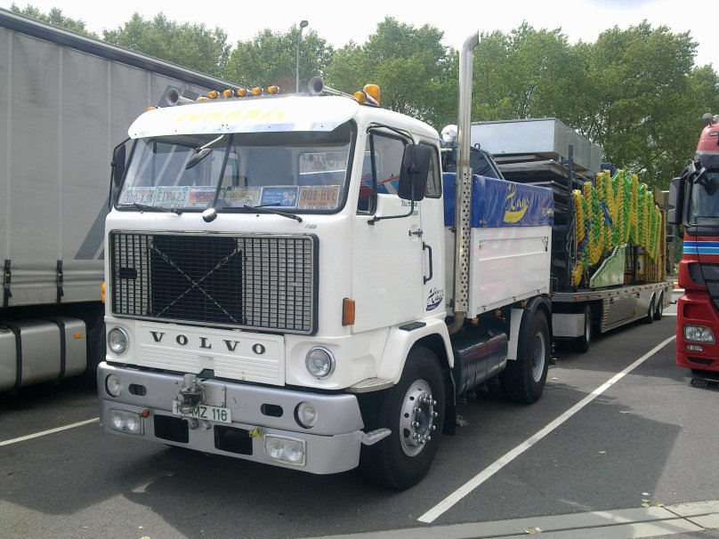 Тягач Вольво 89