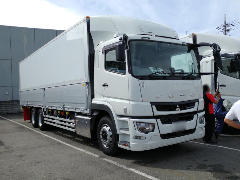 Митсубиси Фусо супер Грейт тягач