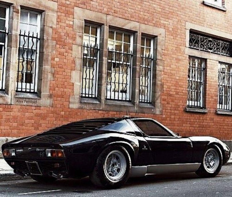 Ламборгини Миура черная