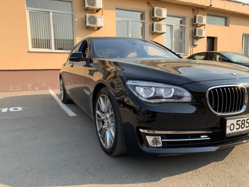 BMW 750i f01