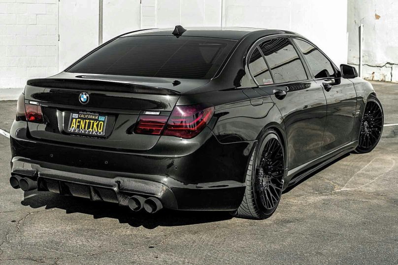 БМВ 750 В обвесе