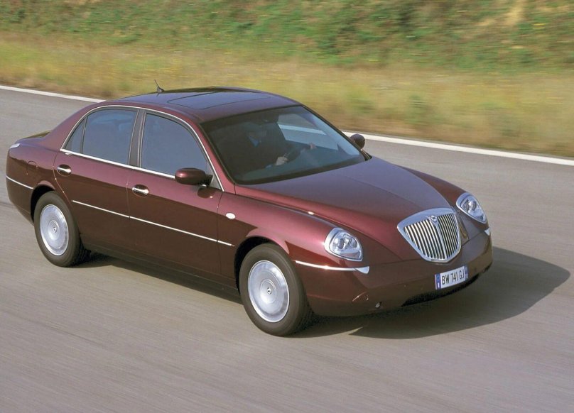 Автомобиль Lancia thesis