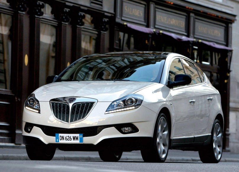 Автомобиль Лансия Дельта