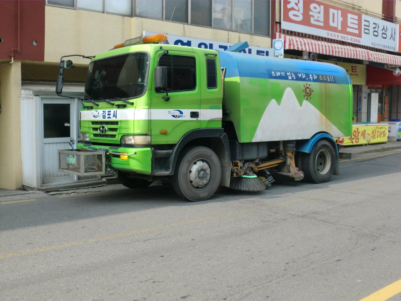 Isuzu Road Sweeper