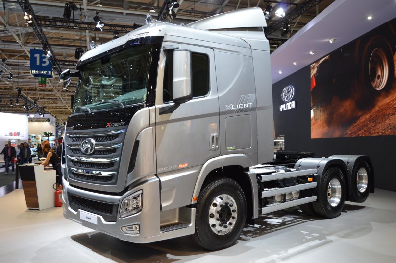 Грузовики Hyundai Xcient