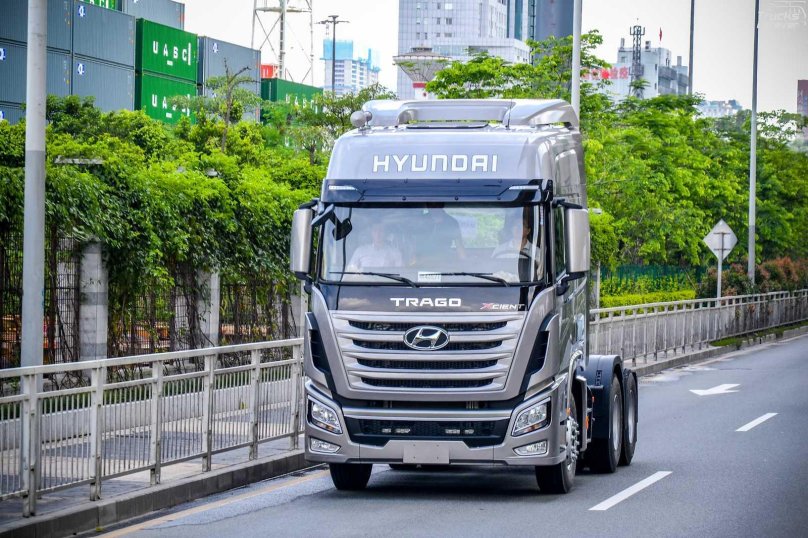 Хендай седельный тягач Xcient