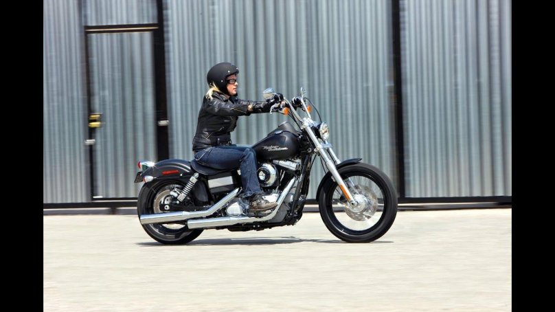 Мотоцикл Harley Davidson Dyna Street Bob