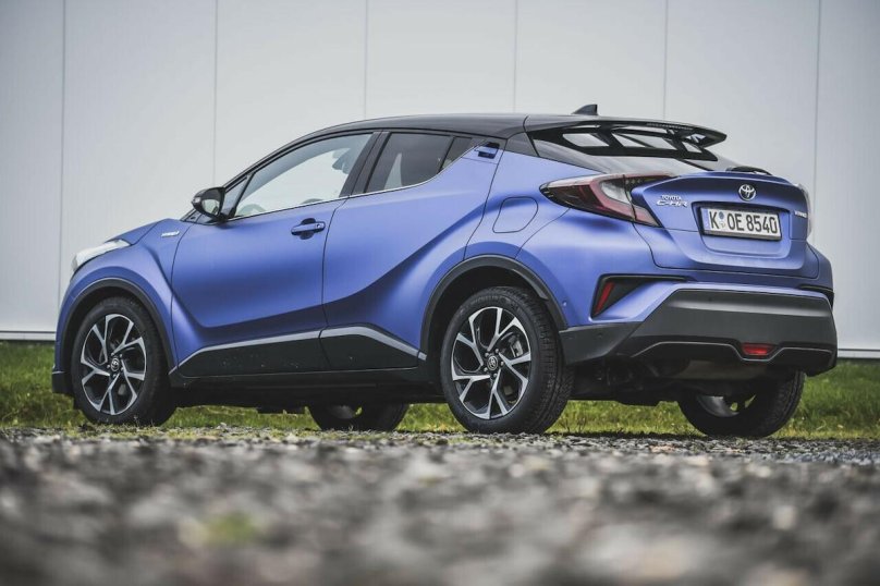 Тойота c-HR гибрид 1.8