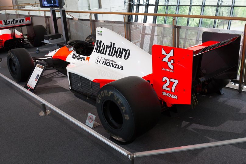 MCLAREN mp4/5b