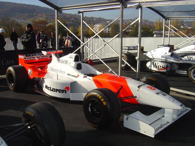 MCLAREN mp4/11