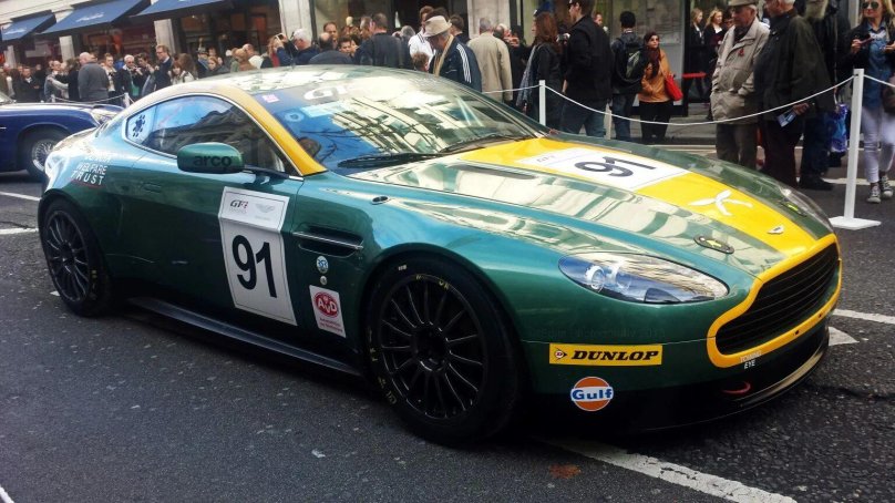 Aston Martin Vantage gt4