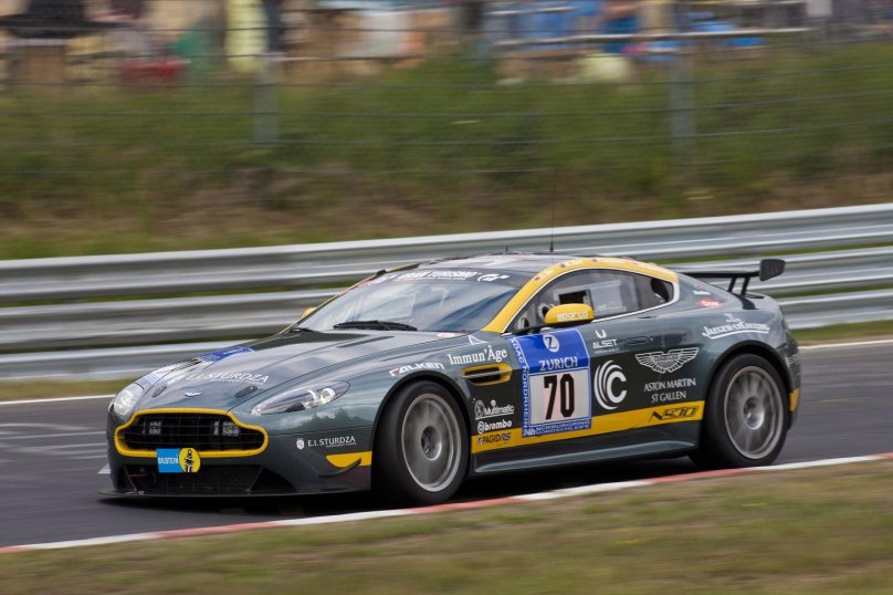 Aston Martin Vantage gt4