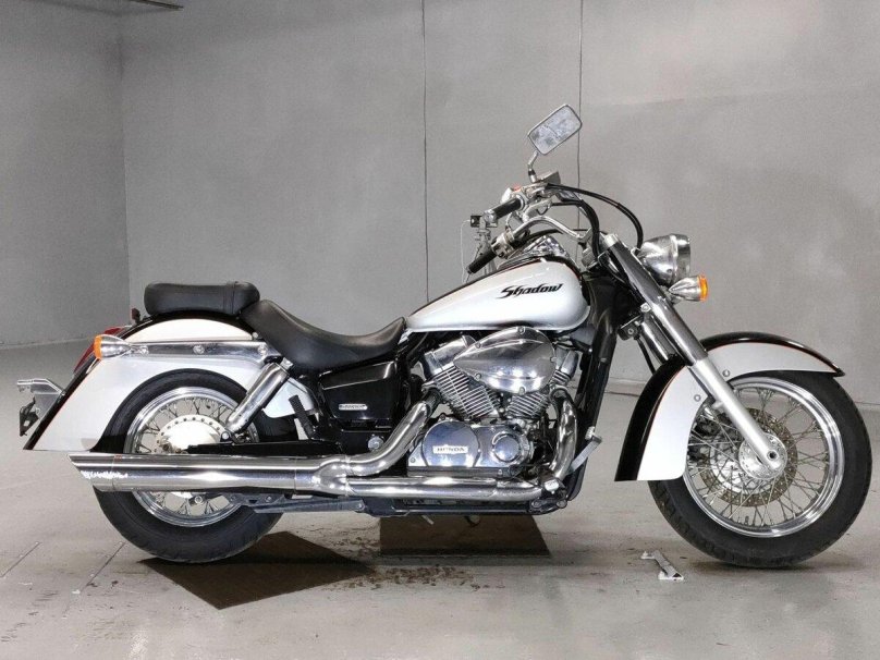 Honda Shadow 750 белая