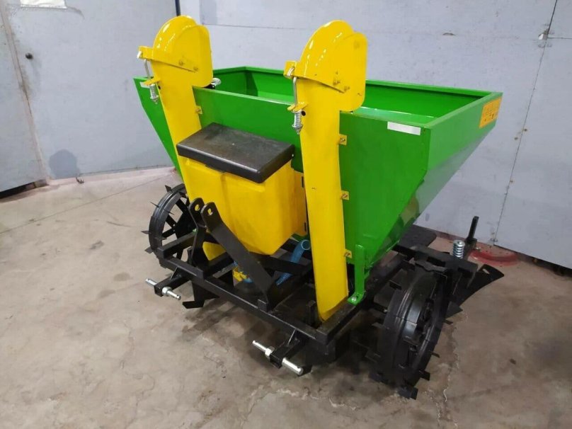 Задвижка бачка удобрений сеялок СЗП 36