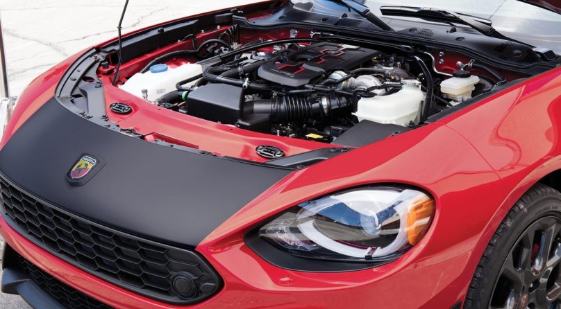 Fiat 124 Abarth Spider моторный отсек