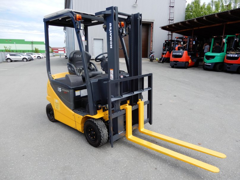 Коматсу погрузчик 1.5т