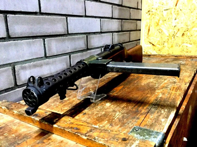 Пистолет-пулемет Lanchester MK.1