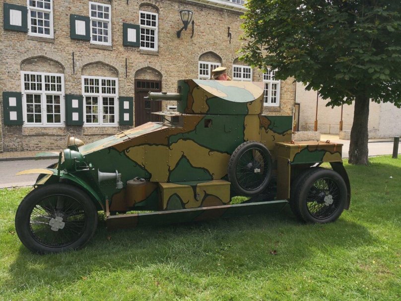 Ланчестер бронеавтомобиль