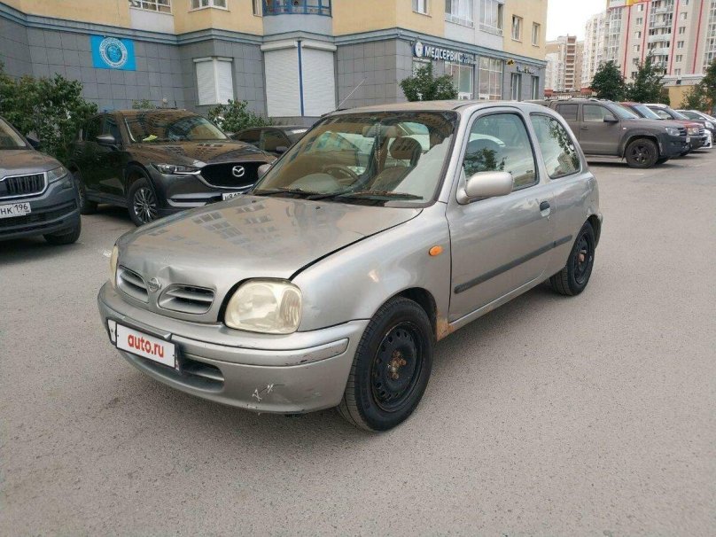 Nissan March 2000 леворукий