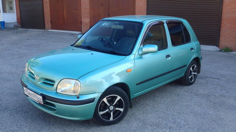 Ниссан Марч 2000