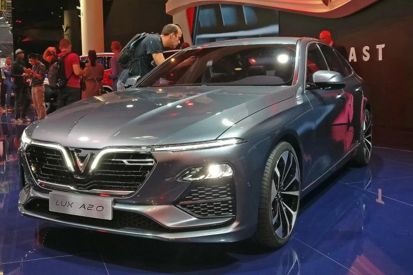 VINFAST Lux 2.0 Paris 2018