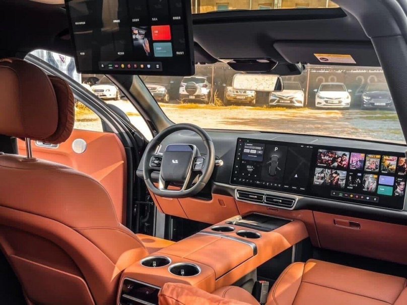 Гибридный li auto l9 Max оранжевый салон