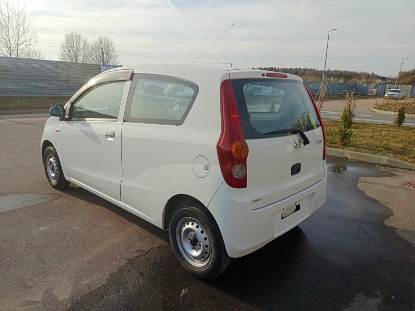 Daihatsu Mira 2010