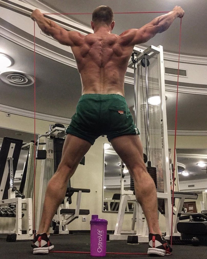 Роман Курцын в спортзале