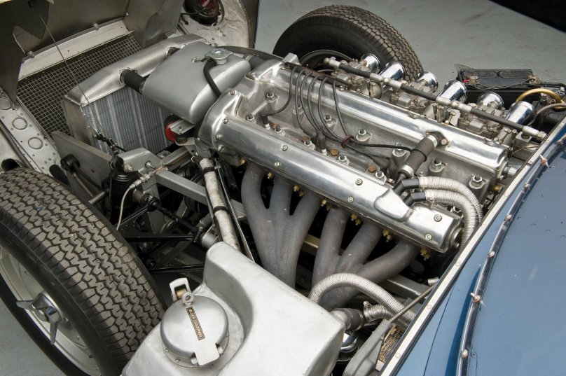 Ягуар с двигателем от Спитфайр