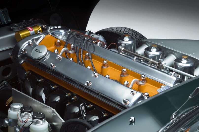 Jaguar e-Type engine