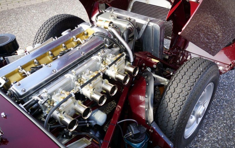 Jaguar e Type 1961 двигатель