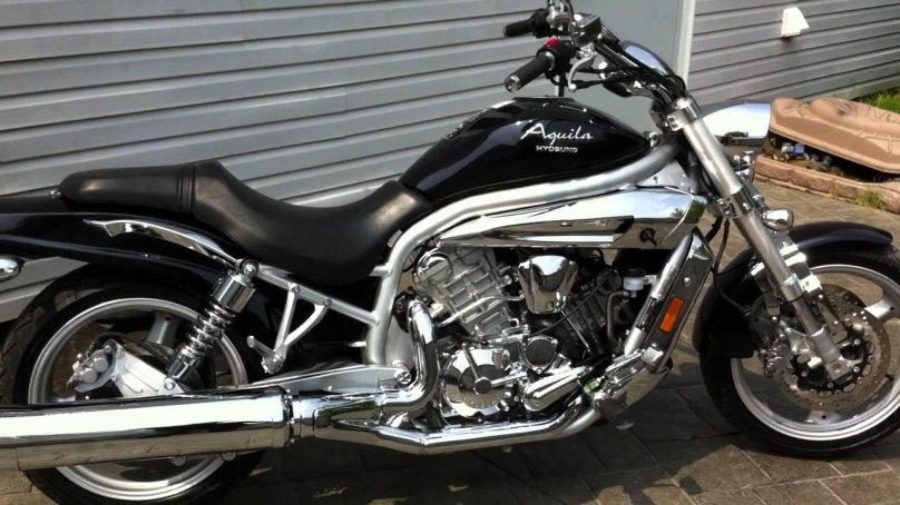 Хьюсонг Аквила 650